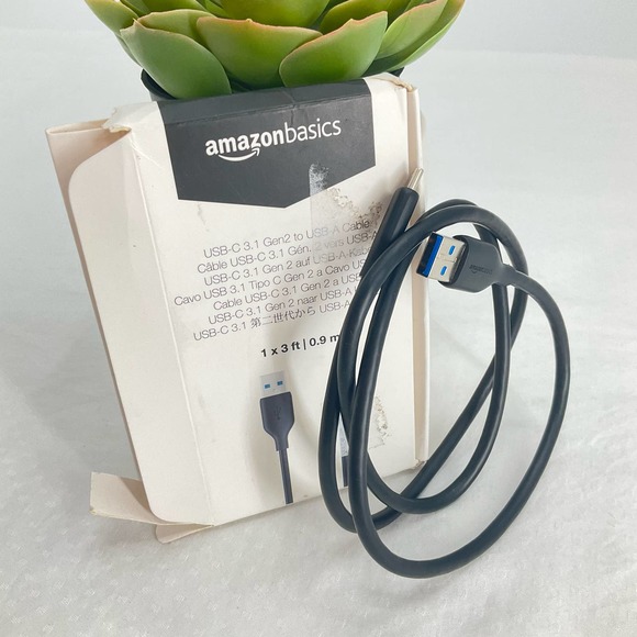 amazonbasics USB-C 3.1 Gen2 to USB-A Cable 1 x 3 ft | 0.9 m , Black - Picture 1 of 3